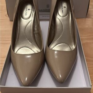 Bandolino Women's Beige Patent Heels